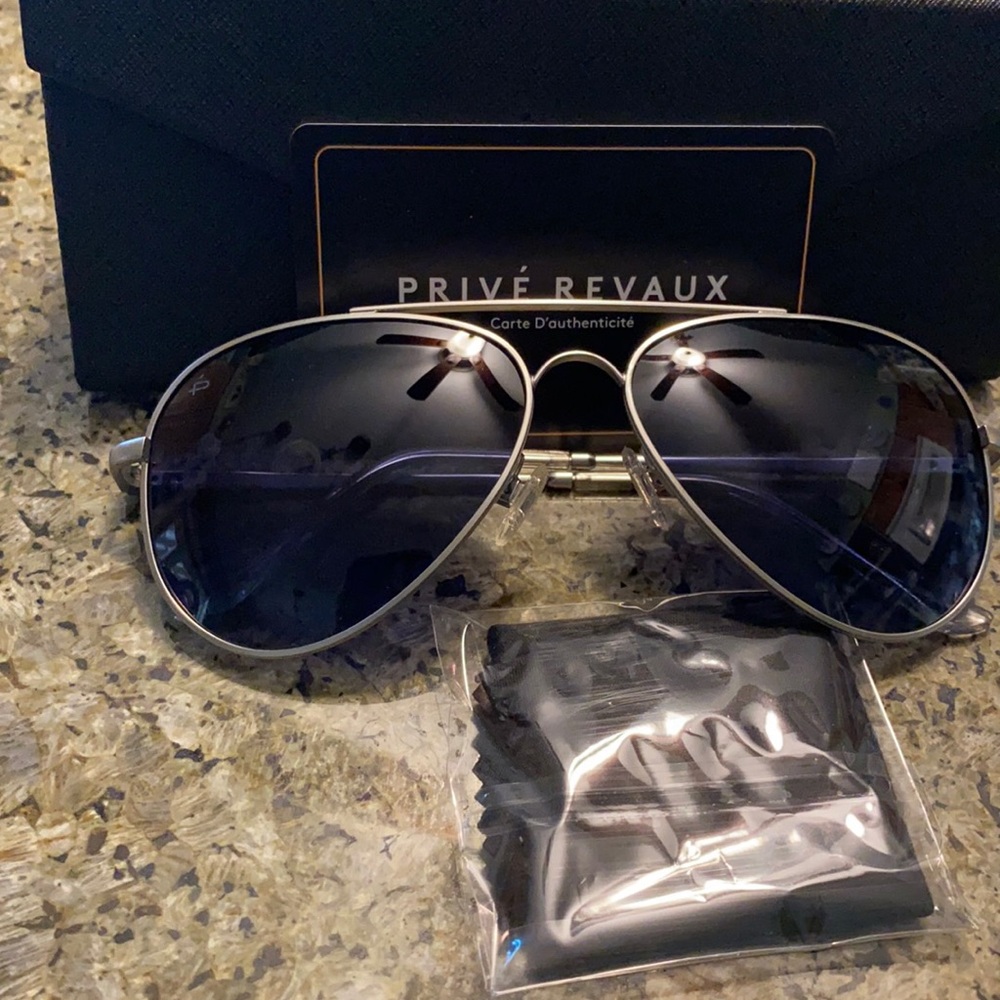 NWT LIMITED EDITION Polarized Prive Revaux Aviator Sunglasses 😎
